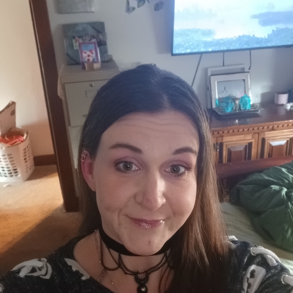 Women's clothes various brands mostly large and extra large along with home deco - Picture 2 of 3